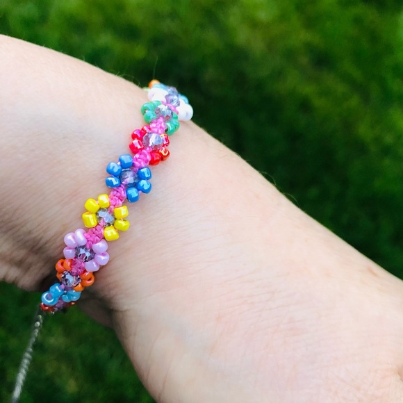 Handmade Jewelry - Flower beaded bracelet